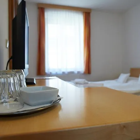 Pensión Na Ostrove 3*